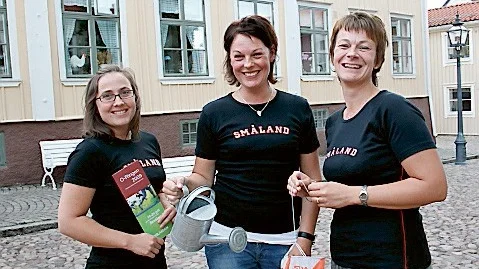 Åsa Persson, turistinformatör på Eksjö Turistbyrå, Anna Gustavsson, tillförordnad turistchef, och Cathrine Jansson, turistsamordnare på Höglandet, förbereder redan nu inför O-Ringen 2009. Foto: Rebecca Carlsson
