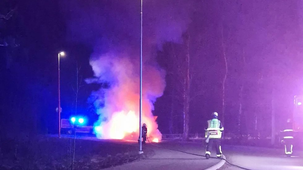 När räddningstjänsten anlände var branden redan fullt utvecklad.