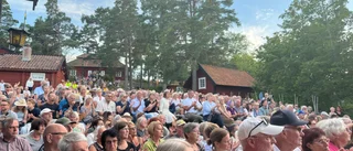 Hemliga gästen hyllade Bowie – och Lasse Holm hyllade Kisa