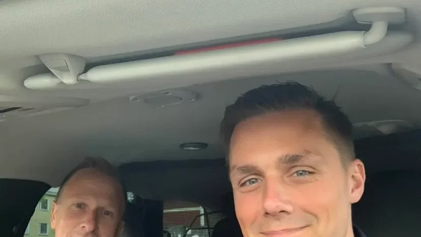 Bilden på polisen i Flens Facebooksida som blev viral i förra veckan. Den fick 16 000 gilla-markeringar och nästan 1 000 kommentarer.