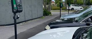 Dåligt att stå med bensinbil på elplats