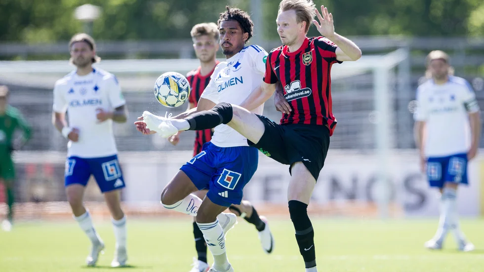 Jesper Ceesay och hans lagkamrater i IFK hade en tuff eftermiddag på Grimsta.