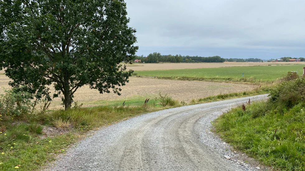 Stödet till de enskilda vägarna borde höjas, inte sänkas.