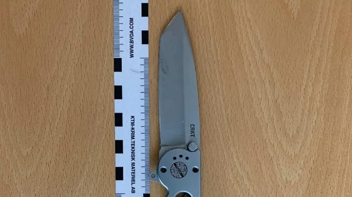 Denna kniv hade mannen med sig till vårdcentralen.