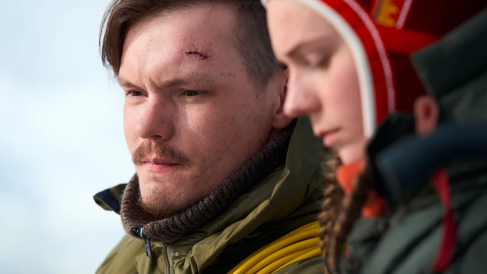 Lars-Ánte Wasara debuterar i Netflix storsatsning "Stöld" bredvid norska skådespelaren Elin Oskal. "Jag är nöjd över min insats, men så klart är man ju bara mänsklig och tycker alltid att man kan göra det bättre. Det är väl så man är som person", säger han.