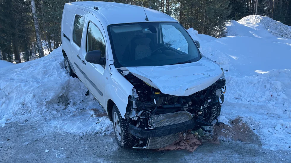 På torsdagen inträffade en trafikolycka mellan en lastbil och en bil. Ingen person behövde föras till sjukhus.