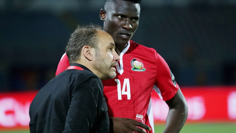 Michael Olunga i den kenyanska landslagsdressen.
