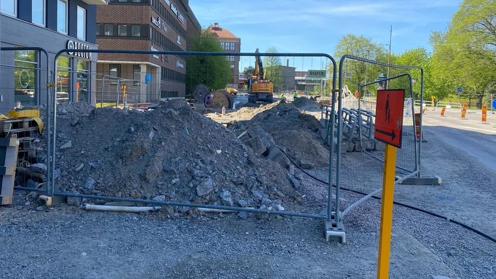 Alla förstår att det är svårt, till och med omöjligt, för en näringsidkare att förlora stora delen av dagskassan i veckor eller i värsta fall månader på grund av att vägarbetena försvårar för kunderna att ta sig till restaurangerna, kaféerna eller butikerna.