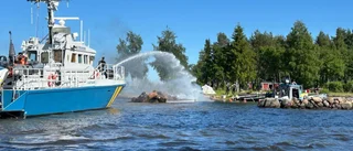 Båt började brinna i skärgården