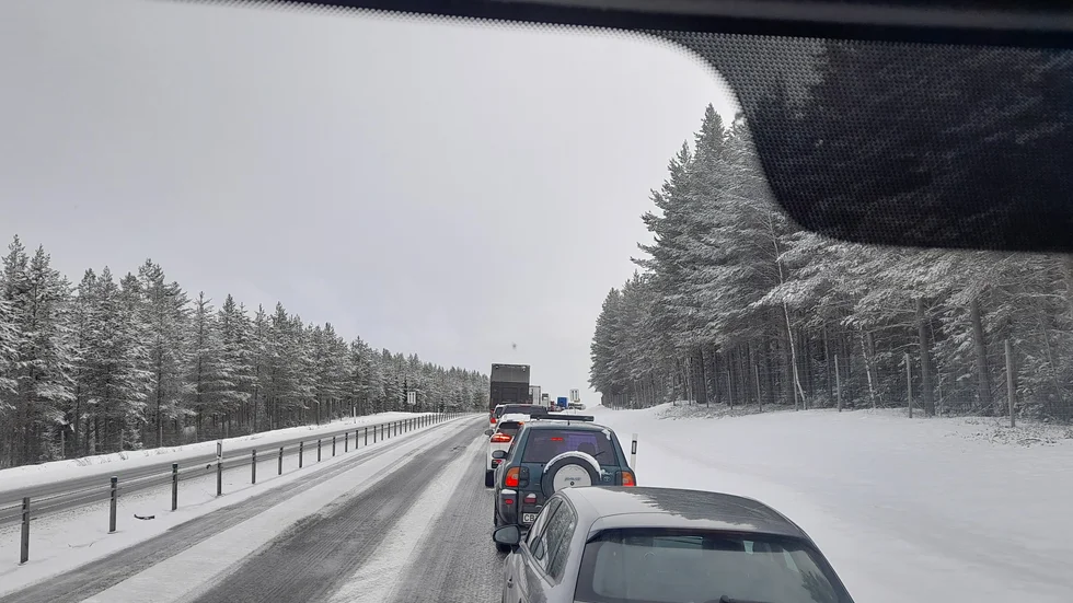 Olyckan har orsakat långa köer på E 4.