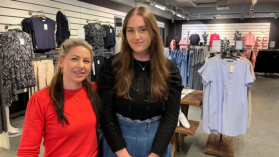 Butikschefen Lina Ebbesson och butikssäljaren Elin Jakobsson, som började i butiken samtidigt, har nu sagt upp sig.