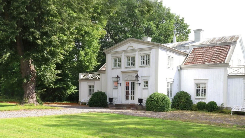 Savlinge Rusthåll öster om Enköping toppar Hemnets klicklista i hela Uppsala län vecka 15.  Intresset är stort för fastigheten som har fina och välarronderade marker.