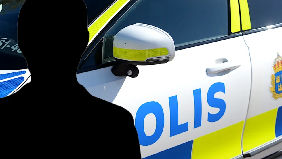 En medelålders man fotade en ung kvinna under kjolen på ett tåg. Nu frikänns nu från sexuellt ofredande.