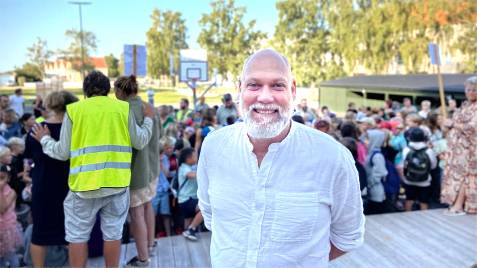 Alléskolans rektor Per Wessman välkomnade särskilt alla nya elever vid måndagens skolstart.