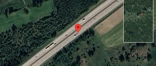 Stillastående personbil stör trafiken på E4