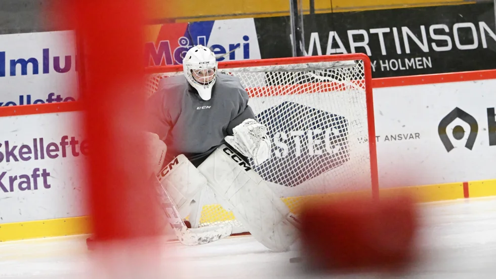 ”Det känns jättebra, lite som att det äntligen händer”, säger Leia Eklund när Clemensnäs HC har gått på is inför den stundande damettan-säsongen.