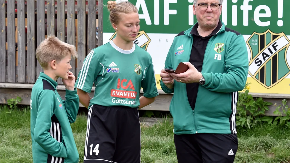 Fredrik Beste (till höger) är ordförande i Sunnersta AIF. Här på en tidigare Sunnerstadag.