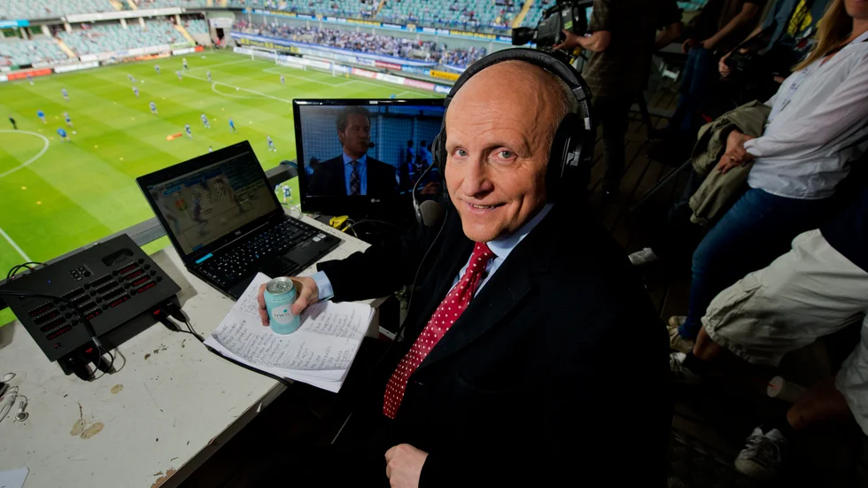 Arne Hegerfors gjorde sin sista insats som kommentator under allsvenska fotbollsmatchen mellan Gais och IFK Göteborg på Gamla Ullevi i Göteborg i maj 2012.
