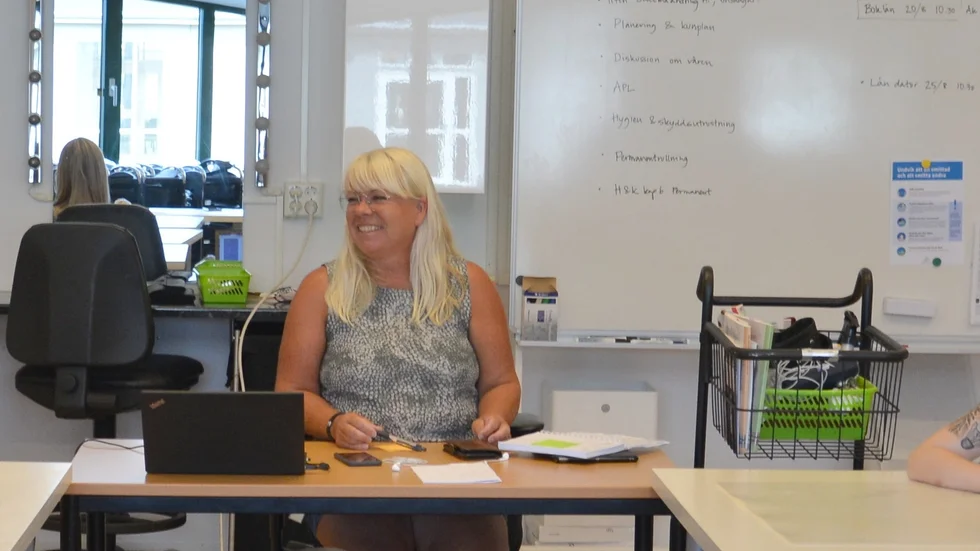 Denna månads vinnare jobbar till vardags på gymnasiet. Här fångades hon på en bild 2020, i samband med ett reportage på frisörprogrammet.