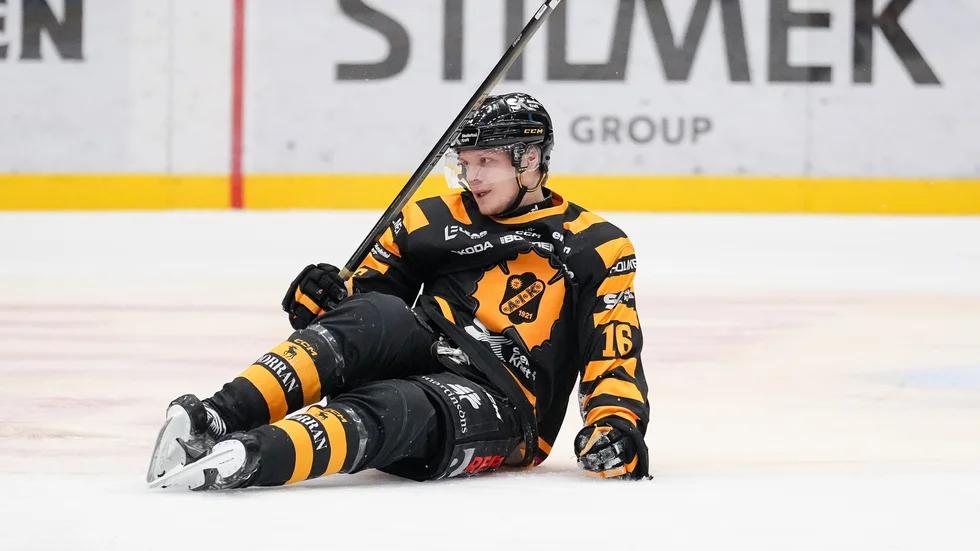 Linus Lindström och hans Skellefteå AIK föll hemma mot Modo efter straffar.