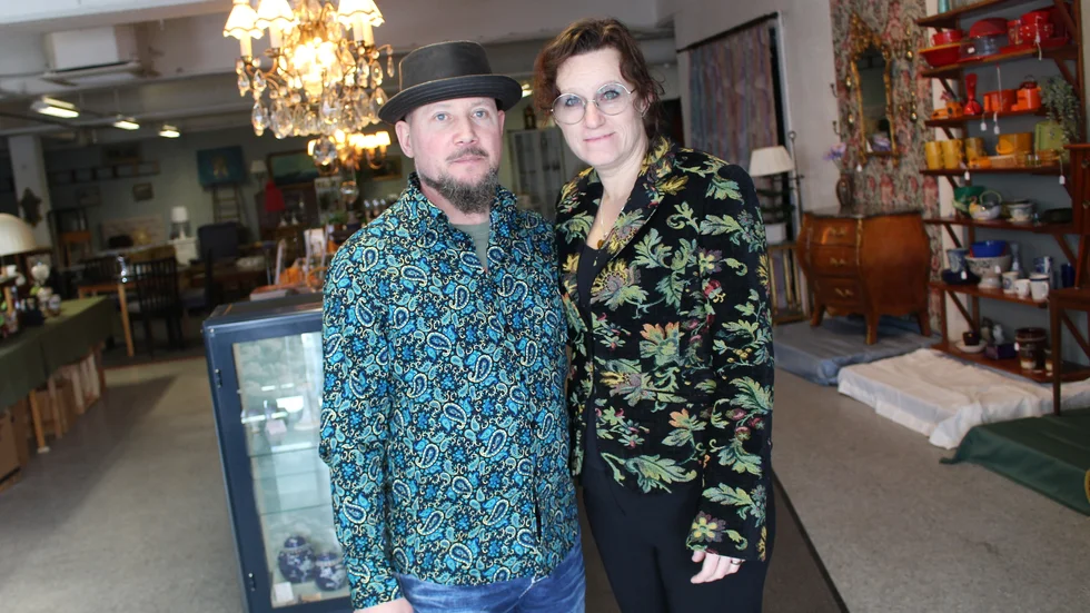 Retrobutiken ligger i gamla Retroviks lokaler, där även Onoff låg en gång i tiden, och kommer drivas av Mattias Nyström och Camilla Berg. 