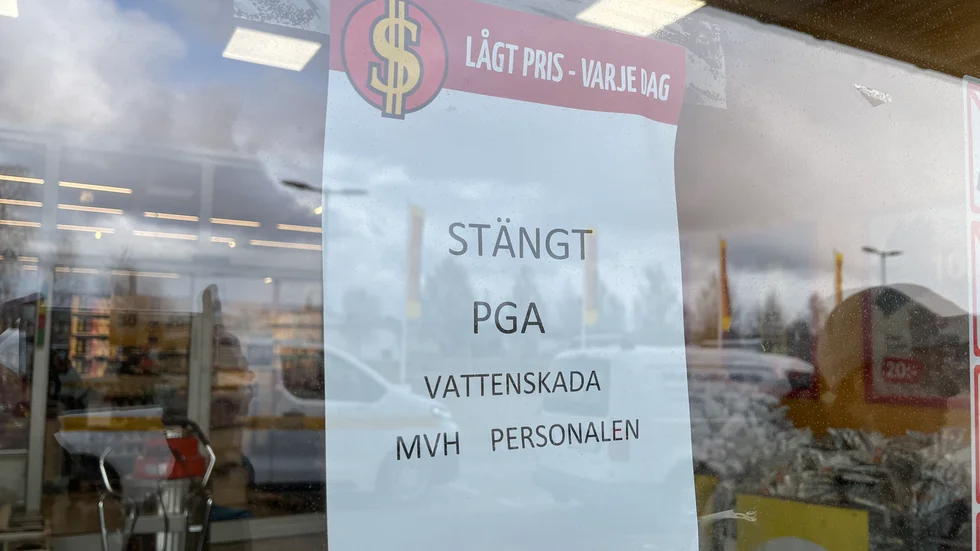 Kunderna möts av den här lappen.