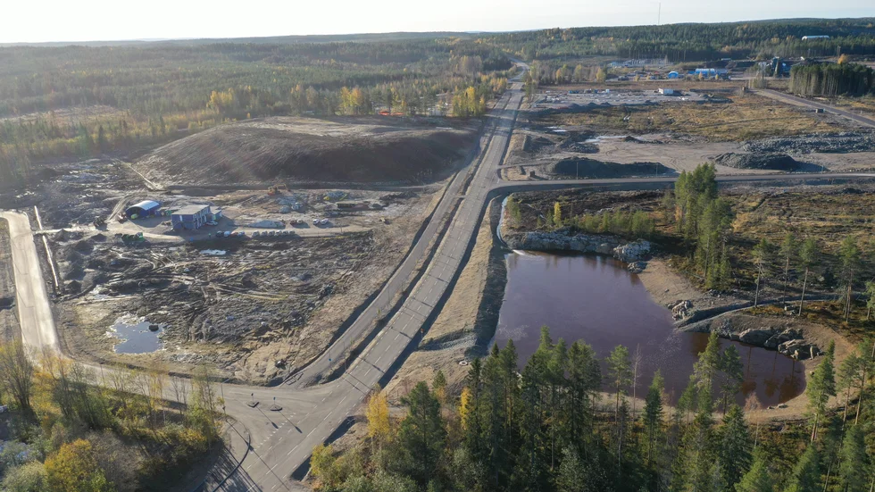Hammarängen ligger väster om Burträskvägen, i direkt anslutning till Hammarängens befintliga industriområde.