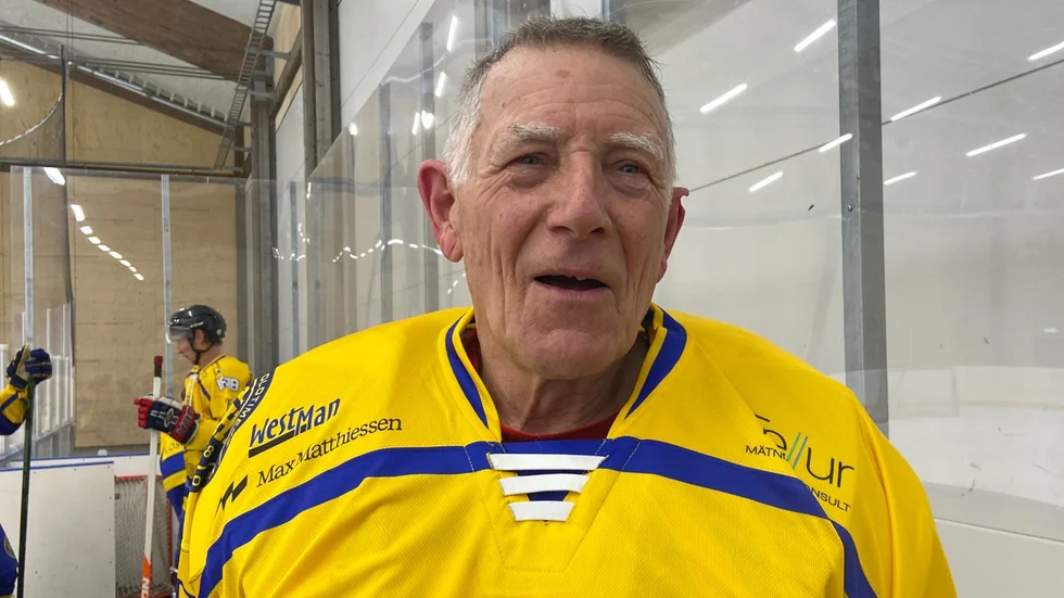 Didrik Aurenius, 80 år och tidigare Strängnäsbo, var på alerten mellan stolparna.