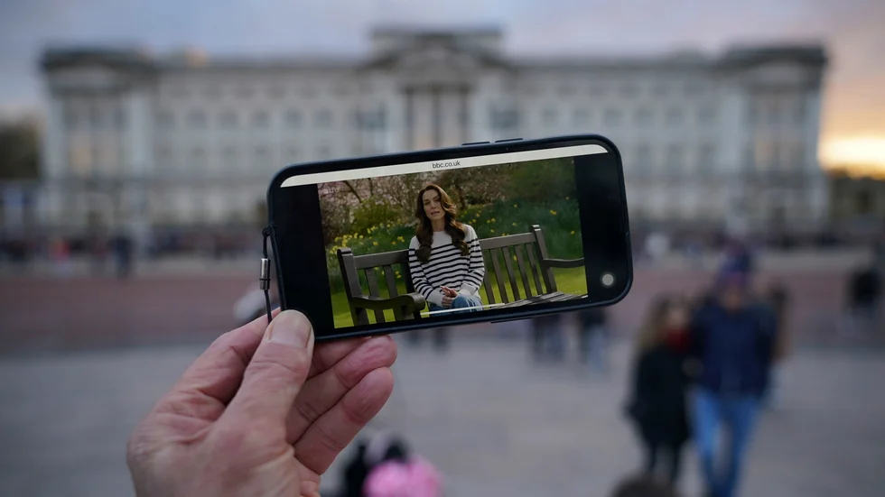 Prinsessan Kate berättar i ett videoklipp att hon har drabbats av cancer.