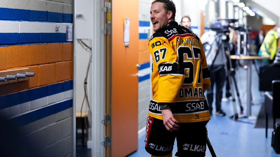 Linus Omark var irriterad i andra periodpausen.