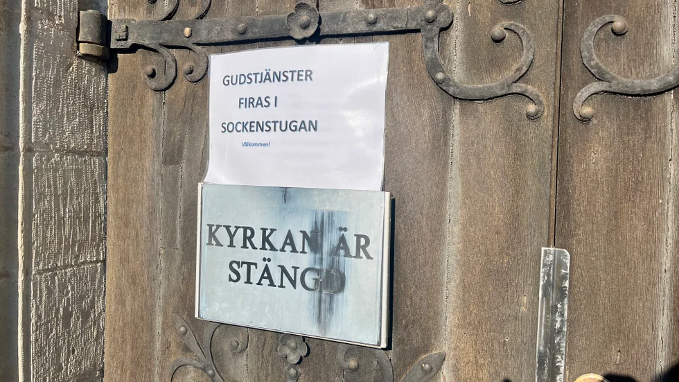 Inga vigslar, inga dop och inga gudstjänster. Risken att altarfönstret rasar är för stor för att det ska vara säkert att vistas i byggnaden.