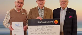 Stor gåva från Lions delades ut på årsmöte