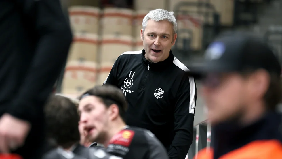 Urban Karlsson vill inte berätta vilket lag hans Dalen kommer att välja i playoff 1.