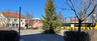 Trots vårsolen – här är det jul på torget