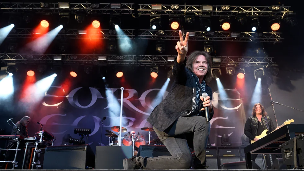 Europe med sångaren Joey Tempest under ett framträdande på Gröna Lund. På onsdagskvällen kommer de till Motala och Lokverkstan. 
