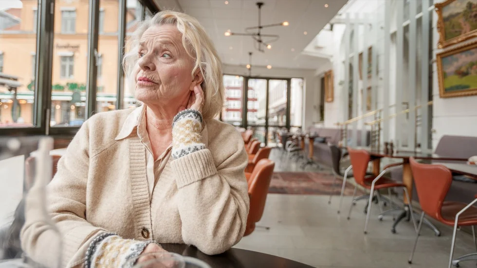Det kanske är något med Linköping som gör att den inte vill visa sig så folklig, funderar Marie. "Samtidigt älskar jag ju den här stan, jag är ju uppvuxen här. Men jag hade inte velat bo här nu". 
