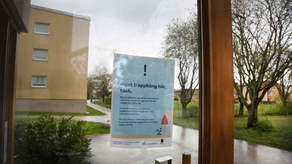 En boende berättar för Helagotland om de vandaliseringar som drabbat andra i området, och tycker att det är bra att polisen nu har extra uppsikt över Vitkålen.