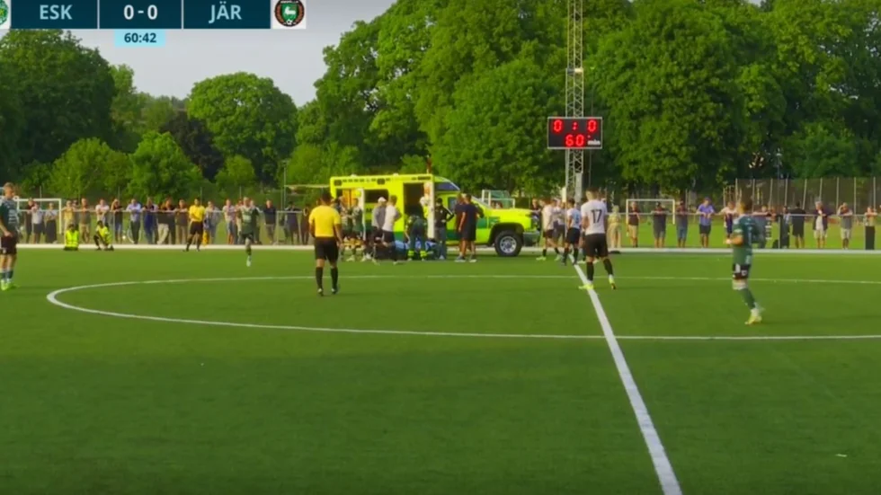 FC Järfällas Markos Issa råkade ut för en allvarlig fotskada i mötet med ESK.