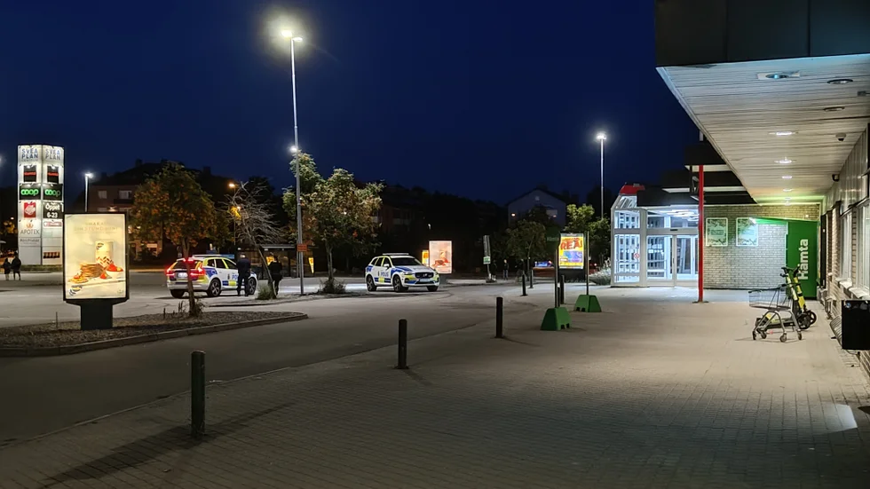 Poliser kallades till Sveaplans centrum på torsdagskvällen.