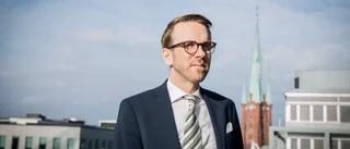Ministrar ändrar sina cv:n efter granskning