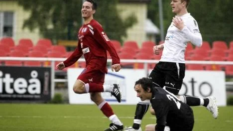 Alexander Lindahl gjorde ett av målen när Piteå IF och Ersboda kryssade i en ösregnet på LF Arena i lördags.