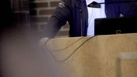 En stor publik hade samlats i sessionssalen på kommunhuset i dagarna för att lyssna på Federico Leal som lyckades vända sitt liv i rätt riktning: "Man är inte dum för att man har adhd, jag kan ta in lika mycket som ni gör men måste göra det på ett annat sätt".