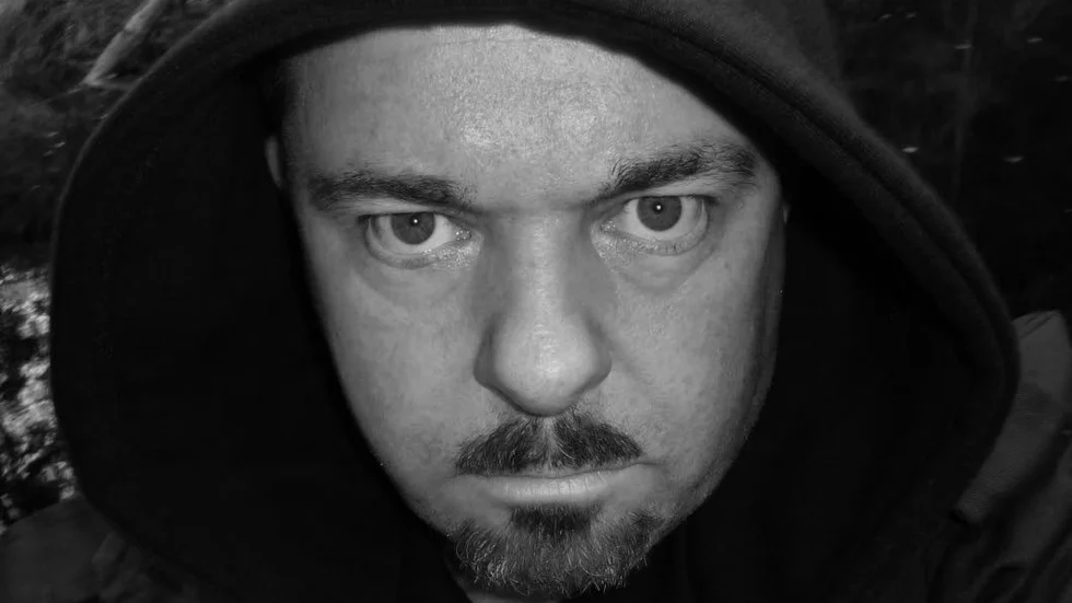 Huvudbry. Johan Jönssons nya diktbok bjuder på en hel del huvudbry och räcker många långa vinterkvällar, menar Kurirens recensent Sven Nyberg