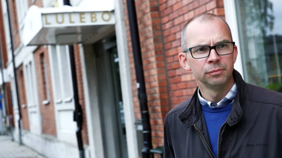 Papperen läggs på bordet. Och kommunalrådet Niklas Nordström tar til orda om affären. Kuriren erfar att revisionsarbetet slutat i oenighet.
