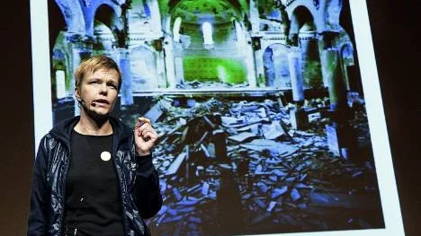 Fotografen Annika von Hausswolff, är en av Sveriges internationellt mest uppmärksammade konstnärer.