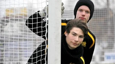 Infjärden har värvat fyra juniorer från Piteå IF. Isac Lindberg, bakom, och Andreas Grimstad är två av dem.