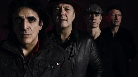 Killing Joke imponerar på ett vitalt och kompromisslöst sätt.