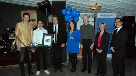 Glada vinnare, från vänster: Sten Lindmark, Petter Nårsa, Michael Kostet, Jessica Lidström, Göte Vesterberg, Anna Nilsson och Johan Lindmark.