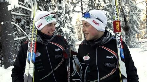 Johan Westerlund (till vänster) och David Hedlund, Piteå Elit, följdes åt under nästan hela loppet. Johan kom på 16:e plats och David blev 17:e. Lönen blev också ett lagsilver.
