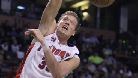 IMPONERAR. Förre Plannjaspelaren Jonas Jerebko har fått en flygande start på sin NBA-karriär och tillhörde den gångna säsongen Detroit Pistons bästa spelare. Foto: Scanpix
